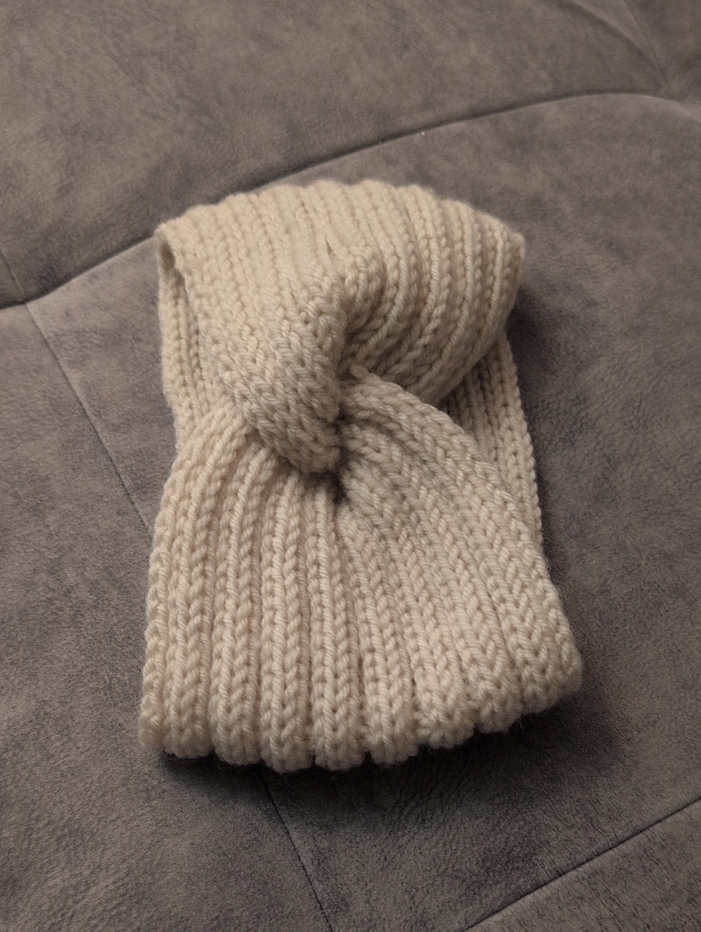 Cream Knitted Twist Headband - Women's Winter Accessory